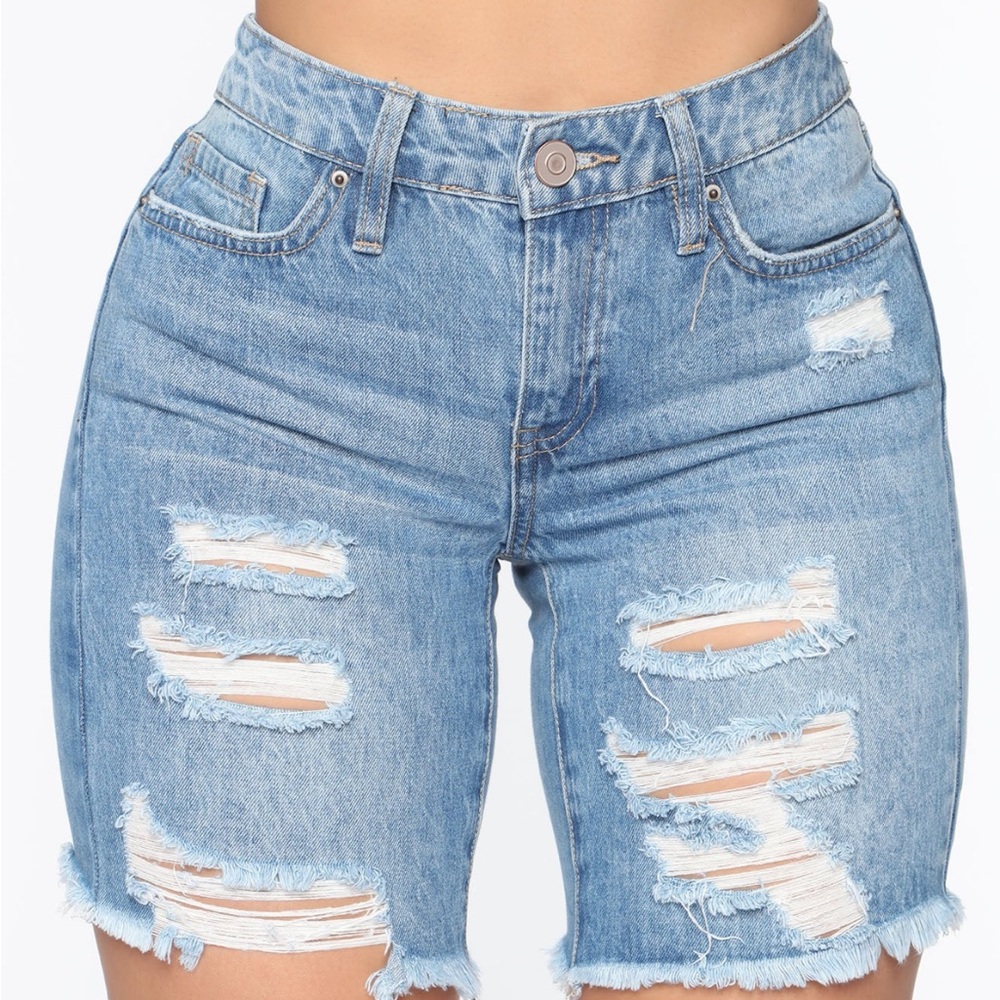 Fashion nova band new Mixer distress denim shorts Size 11